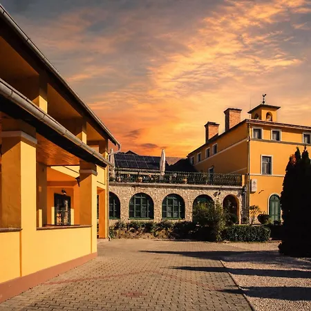 Cabernet Hotel 3*